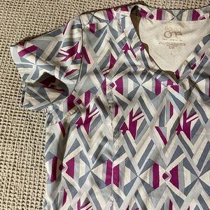 Barco one 3 pocket scrub top